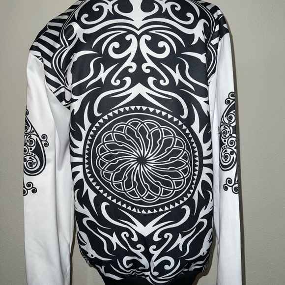 White Sweatshirt with Queen of Spades - Picture 3 of 5